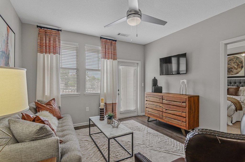 A living room with ceiling fan